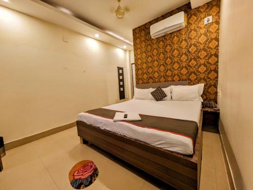 a bedroom with a bed in a room at HOTEL SUN CITY in Puri