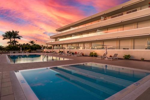 Modern new apartment Las Terrazas de Costa Adeje. Heated pool, big terrace and private parking