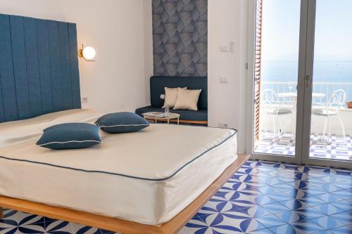 Ένα ή περισσότερα κρεβάτια σε δωμάτιο στο Amalfi Gioia House