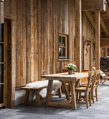 Фотография из галереи Alpin Chalets Oberjoch - Luxus Unterkunft mit privatem SPA und Zugang zu 3000 qm SPA Panoramahotel Oberjoch в городе Бад-Хинделанг