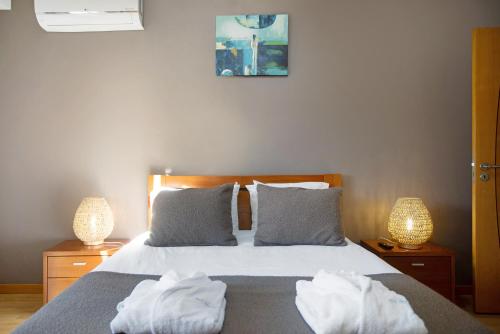 Postel nebo postele na pokoji v ubytování Villa Rosa com Piscina e Jacuzzi