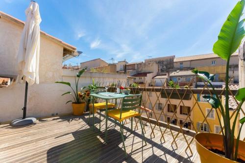 Studio with Sunny Patio in Panier near Old Port