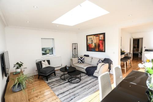 Ảnh trong thư viện ảnh của Garden Apartment with hot tub ở Bath