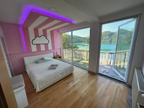 Ένα ή περισσότερα κρεβάτια σε δωμάτιο στο Bosnian Villa Gallant
