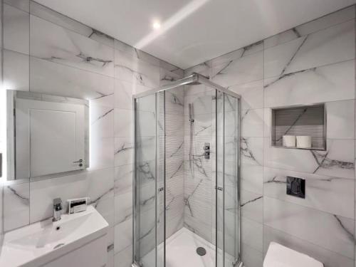 a white bathroom with a shower and a sink at 2 Bed Retreat Parking VAT Q - By Tempstay in Windsor