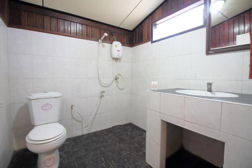 a bathroom with a toilet and a sink at OYO 476 Ban Rimnam Resort in Nakhon Pathom
