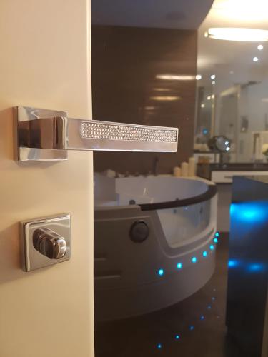 a door handle to a bathroom with a tub at Top-notch apartment with sea view, bbq and Jacuzzi in St Julian's