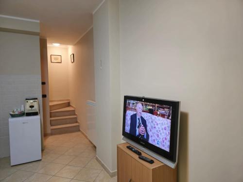 En tv och/eller ett underhållningssystem på ANTICA NEVIERA HOUSE
