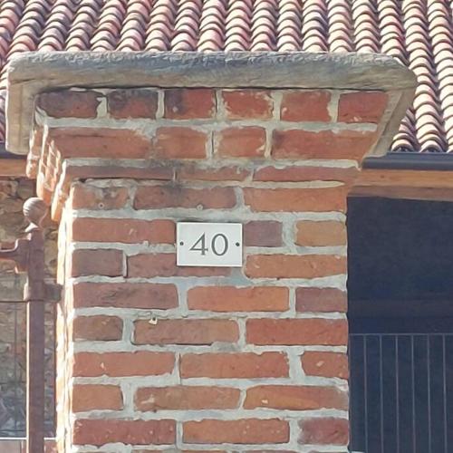 a brick wall with the number on it at Istanti - Menta in Costigliole Saluzzo