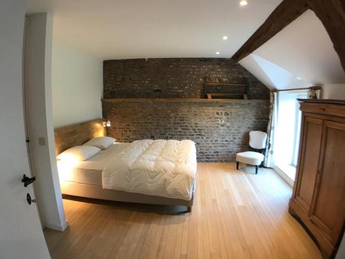 A bed or beds in a room at le Moulin de Braives
