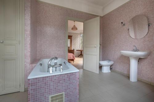 Koupelna v ubytování Maison pour 8 a 450m de la plage a St Brevin