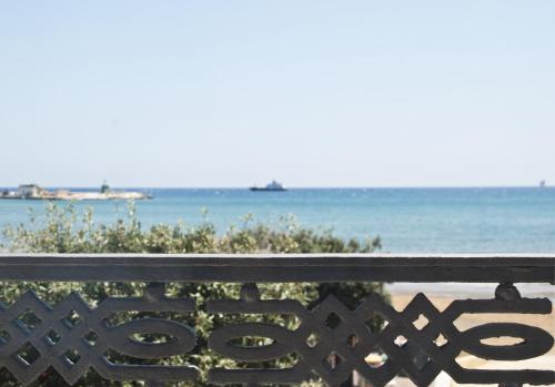 a bench with the ocean in the background at Nisí in Crotone