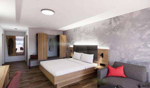 Bischoffingen的住宿－石頭降壓頂級酒店，一间卧室配有一张床、一张沙发和一把椅子