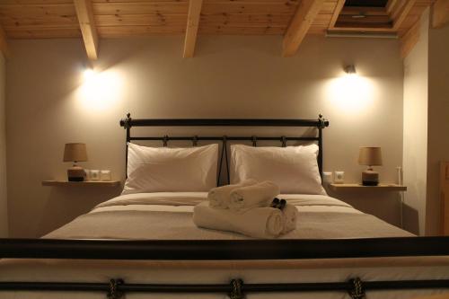 Letto o letti in una camera di Δρυάδες Suites