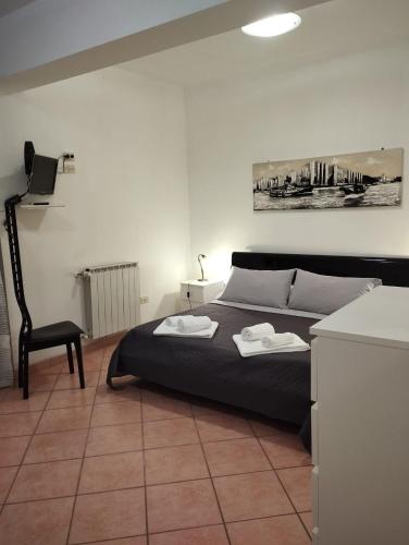 a bedroom with a bed and a table and a chair at ORITAN HOUSE in Schisò