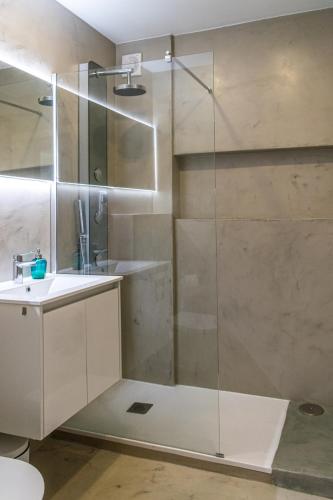 a bathroom with a shower and a sink at Baleal Dream in Ferrel
