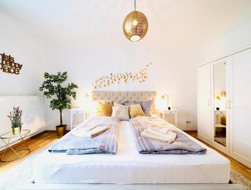 GOLDEN SPACE close to Schönbrunn by JR City Apartments