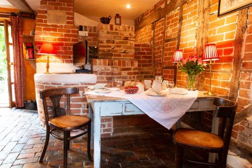 Φωτογραφία από το άλμπουμ του The Bakery a honeymooners favourite cosy stylish with lovely walks and pubs σε Edwardstone