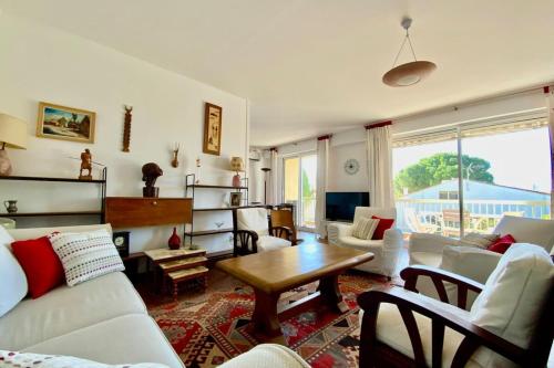 Le Marianne- 3 bedrooms and fully air-conditioned!