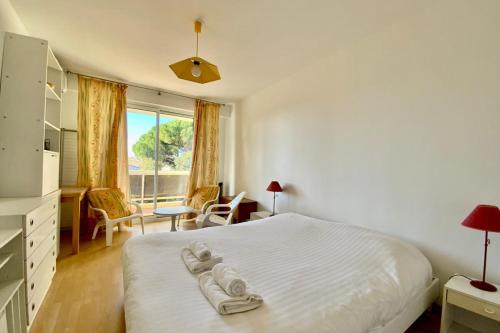 Le Marianne- 3 bedrooms and fully air-conditioned!