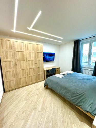 a bedroom with a bed and a desk and a window at Luxury Apartment Togliatti in Rome