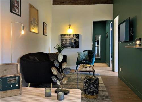 a living room with a couch and a chair at Le Gatsby in Chartres