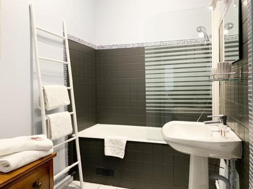 a bathroom with a tub and a sink and a shower at Van Gogh in Chartres