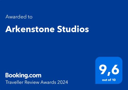 un panneau bleu avec les mots « studios akisenstone » dans l'établissement Arkenstone Studios, à La Gaulette