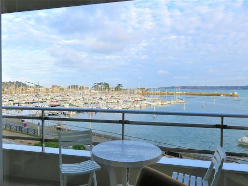 Bel appartement 3* avec vue mer, WIFI et parking à Perros-Guirec - FR-1-368-219
