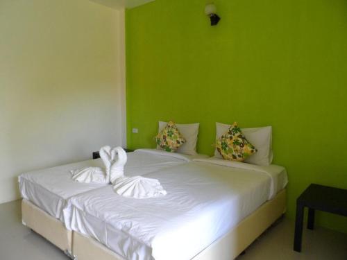Cama o camas de una habitación en OYO 902 Life & Love Resort