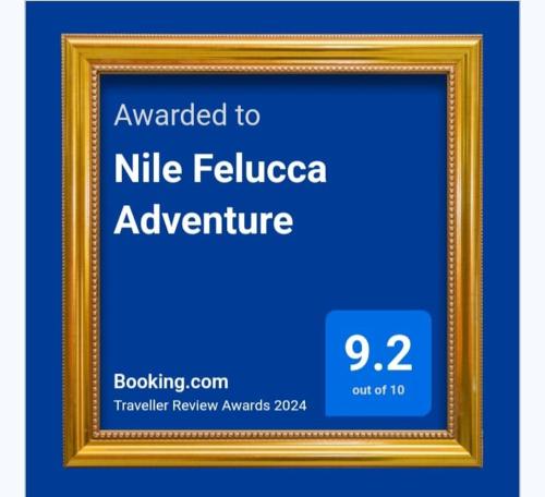 Una imagen enmarcada de un aparato de felicitación en Nile Felucca Adventure, en Asuán