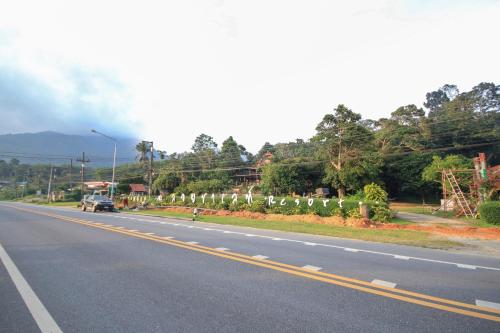 a road with a car driving down the street at OYO 75353 Loy Chalet Resort in Lan Saka