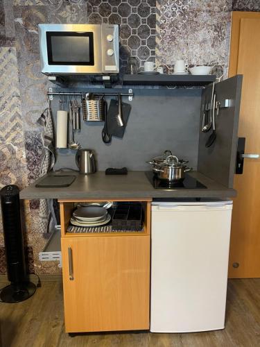 Kuchyň nebo kuchyňský kout v ubytování Hotel Mythos "Apartments"