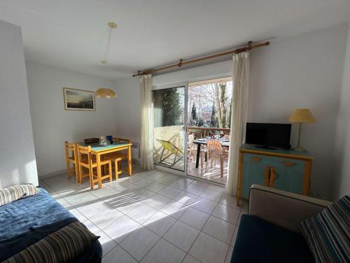 Appartement 2 Pièces Cabine, Terrasse, Parking Privé, 5 Couchages, Port Camargue