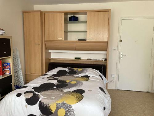 Photo de la galerie de l'établissement Studio lumineux 23m² avec balcon et parking à Berck-Plage - FR-1-646-13, à Berck-sur-Mer