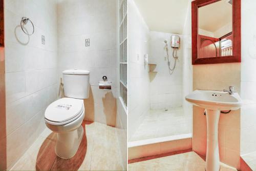 2 fotos de un baño con aseo y lavabo en OYO 629 Chaytalay Palace Hotel, en Nathon