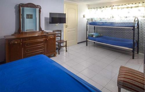 Легло или легла в стая в 1 Bedroom Amazing Apartment In Melito Porto Salvo
