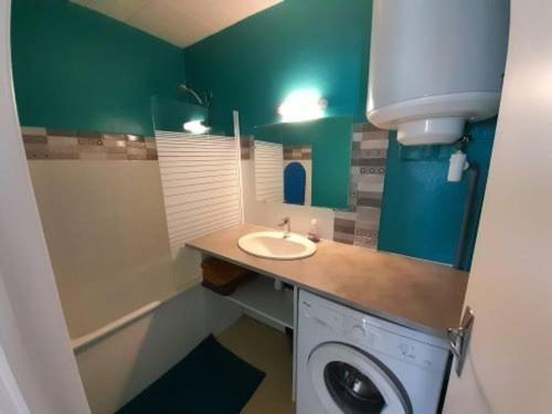 Fotografia z galérie ubytovania Appartement à 100m de la plage avec parking et petits animaux admis - FR-1-324A-38 v destinácii Saint-Hilaire-de-Riez