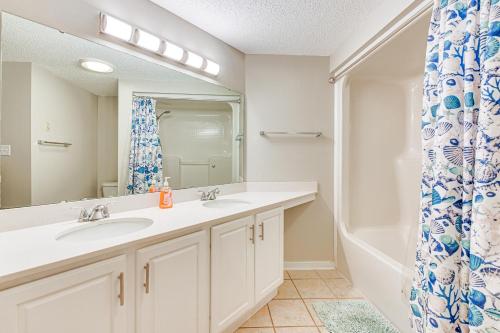 a bathroom with two sinks and a shower at Fort Mill Condo with Balcony 3 Mi to Carowinds in Fort Mill