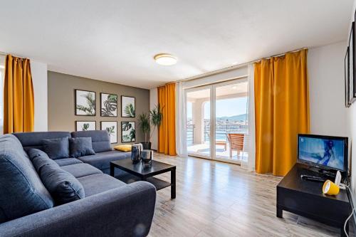 TV a/nebo společenská místnost v ubytování Beachfront villa with private pool in Vela Luka