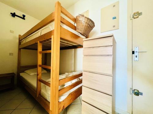 Poschodová posteľ alebo postele v izbe v ubytovaní Port Vincent - Appartement dans résidence avec piscine MAE-1114