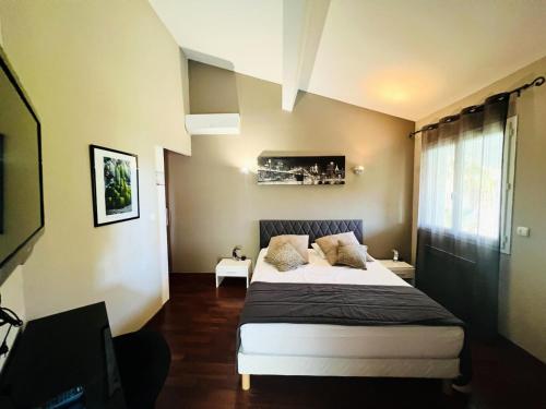 Posteľ alebo postele v izbe v ubytovaní Villa Cosy - Villa de vacances environnement calme MAE-4054