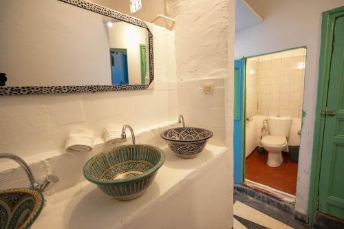 a bathroom with two sinks and a toilet at BackHome Fez in Fès