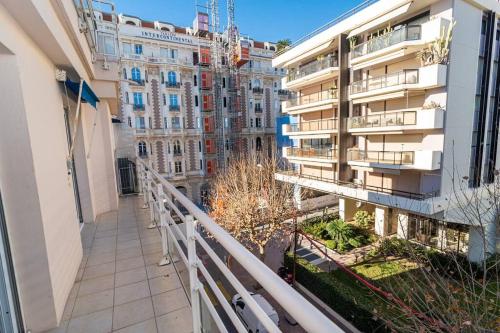 2 BR Croisette balcony & sea view Olam Properties