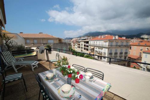 Zdjęcie z galerii obiektu Résidence Queen's Garden - GIOTTO - Joli petit 2Pièces avec grande terrasse et parking en plein centre MAE-9314 w Mentonie