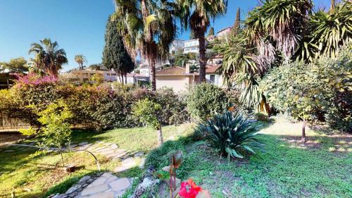 Fotografia z galérie ubytovania Résidence Villa Louise - GIOTTO - Agréable 2 pièces avec terrasse jardin et parking dans résidence avec piscine MAE-9584 v Mentone