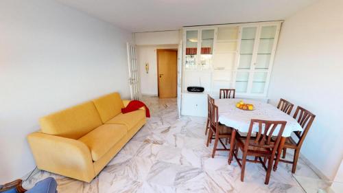 Zdjęcie z galerii obiektu Résidence Beaurivage - GIOTTO - Grand 2P avec garage et terrasse aperçu mer MAE-9654 w Mentonie