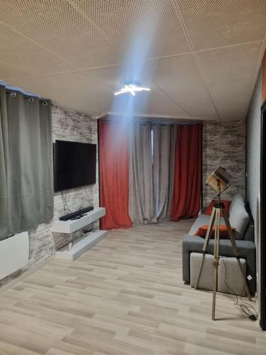 Μια τηλεόραση ή/και κέντρο ψυχαγωγίας στο Cosy Loft - Calais