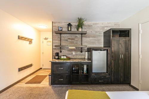 Kuchyň nebo kuchyňský kout v ubytování Modern Studio Deluxe #231 at Donner Lake Village
