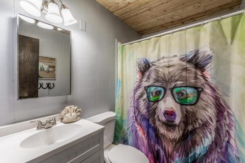 Ένα μπάνιο στο Sleepin' Inn: Quaint Upper Canyon One Bedroom With a Hot tub!